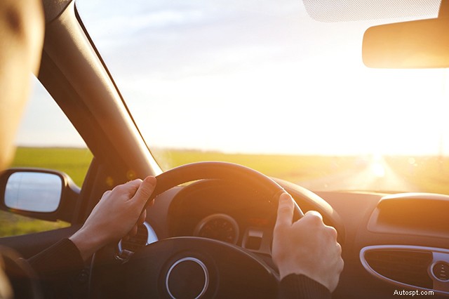 春の安全な運転:濡れた道路を移動するための専門家のヒント 