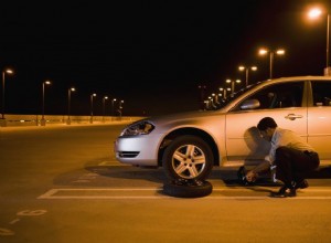 スペアタイヤの寿命:AAA 専門家からのタイヤの寿命と手入れのヒント 