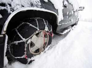 AAA の冬季運転エキスパート ガイド:雪道でも安全を確保 