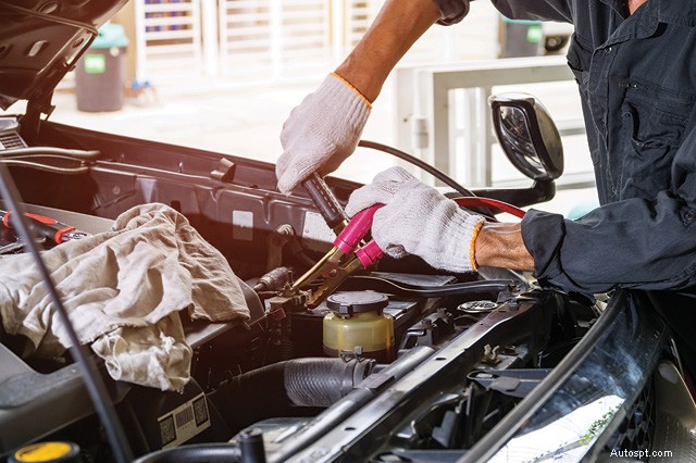 車のエンジンチェックライトを引き起こす 5 つの主な原因 