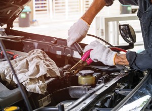 車のエンジンチェックライトを引き起こす 5 つの主な原因 