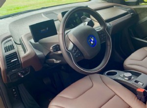 BMW i3s レビュー:感動的なパフォーマンスと路上の贅沢 