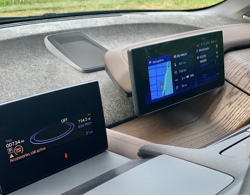 BMW i3s レビュー:感動的なパフォーマンスと路上の贅沢 