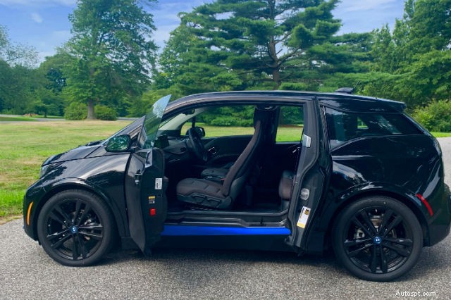 BMW i3s レビュー:感動的なパフォーマンスと路上の贅沢 