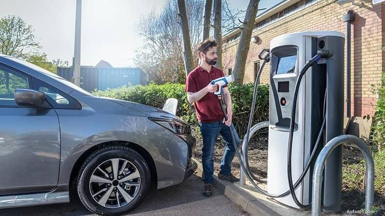 電気自動車充電の究極ガイド:簡単な手順と費用のヒント 