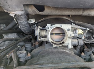 最適なパフォーマンスを得るためにスロットルボディを清掃するためのステップバイステップガイド 