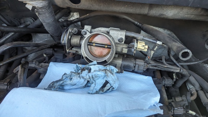 最適なパフォーマンスを得るためにスロットルボディを清掃するためのステップバイステップガイド 