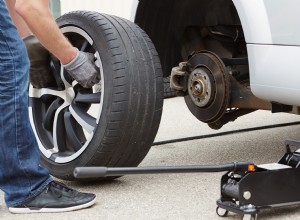 ステップバイステップガイド:タイヤを迅速かつ安全に交換する方法 