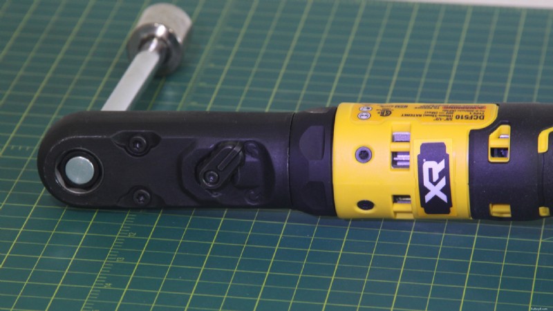 楽なトルクと効率を実現するトップコードレスラチェット 