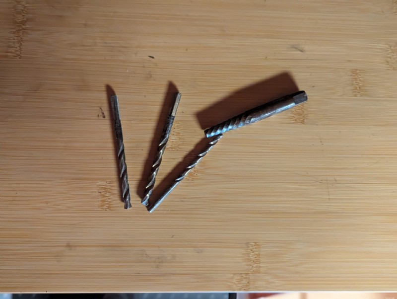 折れたボルトを安全に取り外すためのステップバイステップガイド 