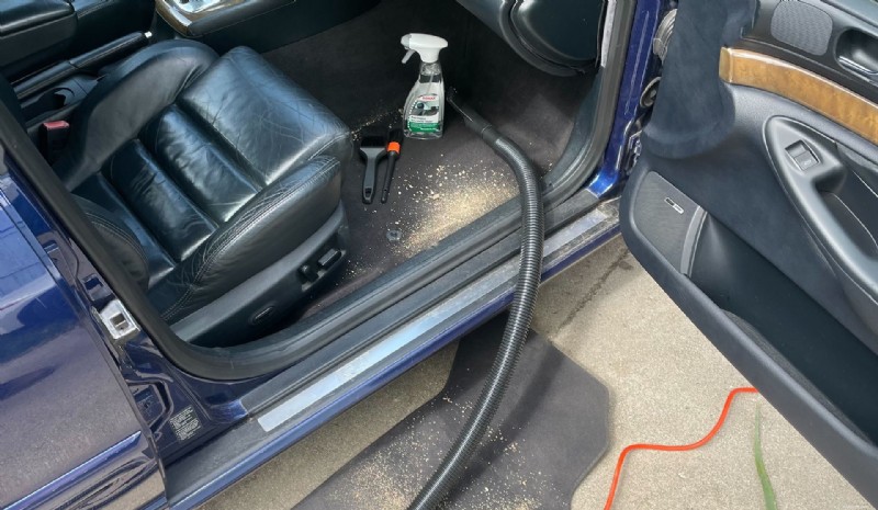 ステップバイステップガイド:車から砂を効果的に取り除く方法 