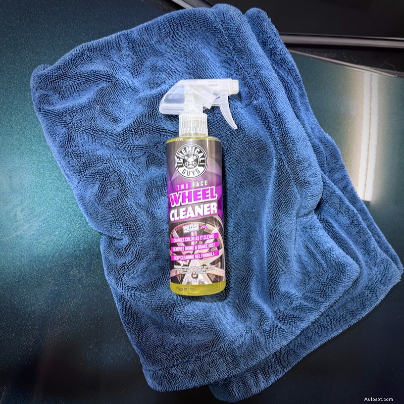 Chemical Guys メガロドン タオル &両面ホイール クリーナー:専門家のレビューと結果 