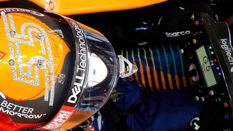F1 ステアリングホイールの完全ガイド:すべてのボタン、パドル、ノブの説明 