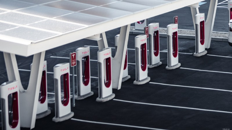 テスラの NACS EV 充電システムに切り替える自動車メーカーの完全なリスト (更新) 