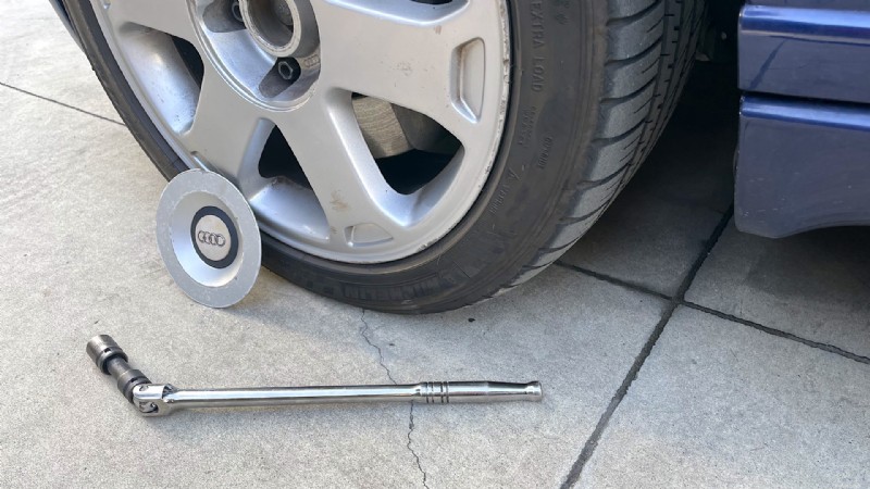 ブレーカーバーの使用方法:トルクを高めてハードウェアの固着を取り除く 