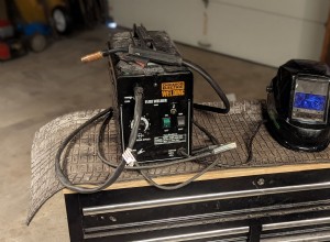 Harbor Freight Chicago 電気フラックスコア溶接機:DIY 溶接機への賢明な投資 