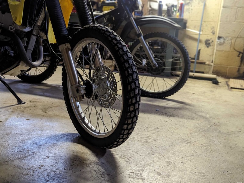 車のタイヤが黒い理由 – 証明された説明 