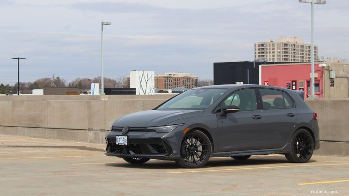 2026 フォルクスワーゲン ゴルフ R レビュー:成熟したパフォーマンスを備えた洗練されたホットハッチ 