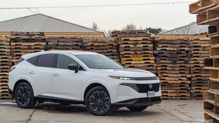 日産ムラーノ vs トヨタ クラウン シグニア:SUV 対決 