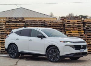 日産ムラーノ vs トヨタ クラウン シグニア:SUV 対決 