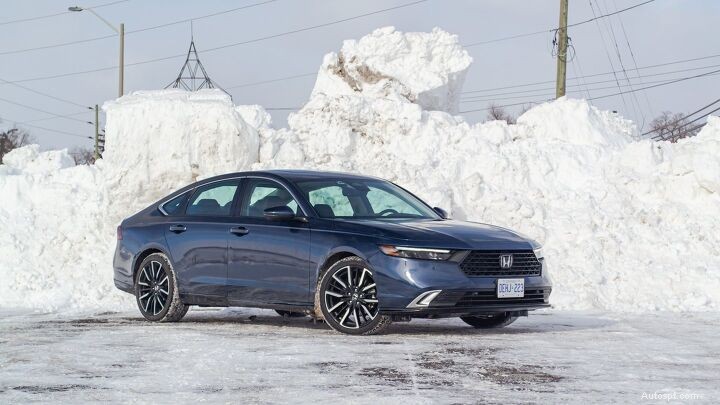 ハイブリッドセダン対決：トヨタ・カムリ、ホンダ・アコード、ヒュンダイ・ソナタを比較 