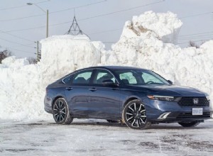 ハイブリッドセダン対決：トヨタ・カムリ、ホンダ・アコード、ヒュンダイ・ソナタを比較 