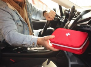 車の緊急時の必需品:予期せぬ故障に備えた必需品 