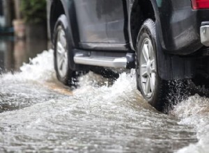 雨漏りの後に車を安全に回復する方法:専門家の手順と修理 