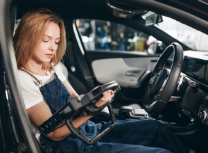 エンジンチェックライトの点滅について：原因、重大度、車の所有者向けの解決策 