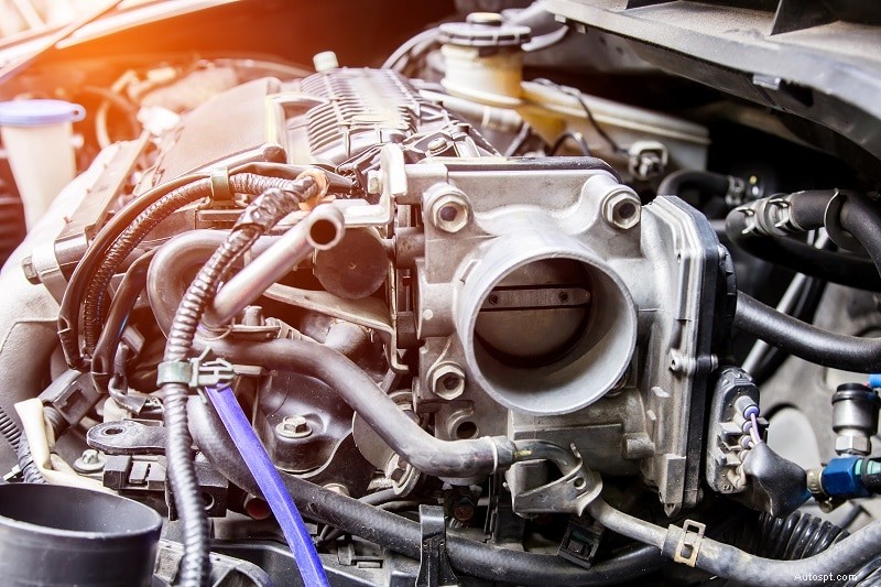 スロットルボディの故障の 5 つの主な兆候 – 車両のパフォーマンスを向上 