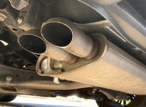 マフラー削除の実際のコスト:メリット、デメリット、および法的影響 