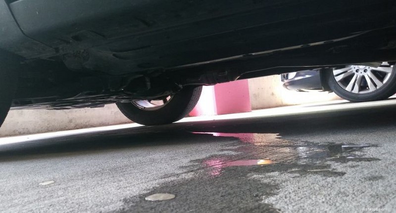 車が水漏れする理由:一般的な原因と簡単な解決策 