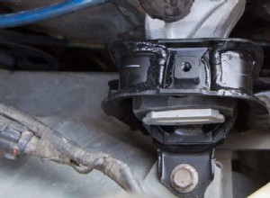 モーターマウントが故障した状態での運転:リスクと簡単な解決策 