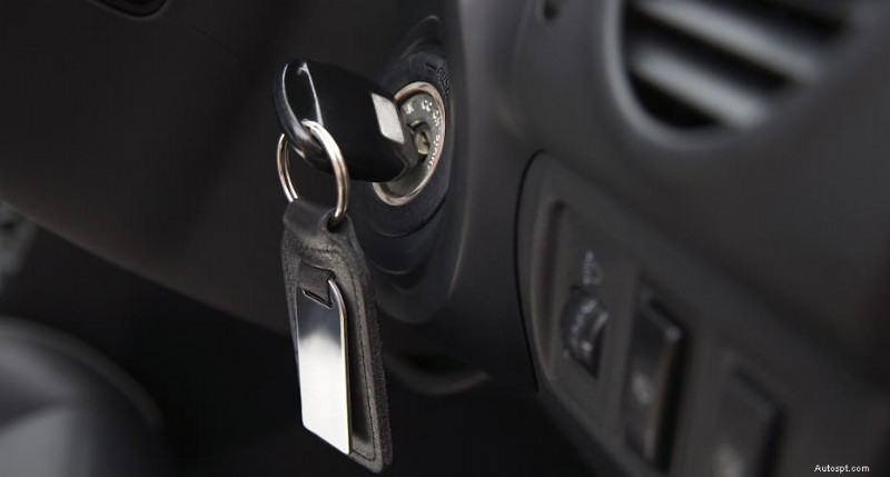 ラジオとライトが作動しているのに車が始動しない理由 — 診断と簡単な解決策 