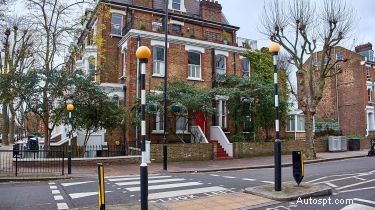 英国の横断歩道について理解する:シマウマ、パフィン、ペリカン、オオハシとそれらを安全に使用する方法 