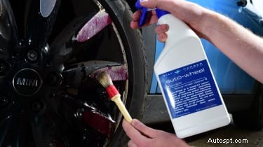 合金ホイールのクリーニングに関する専門ガイド:車のリムをピカピカに保ち、保護する 
