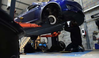 合金ホイールのクリーニングに関する専門ガイド:車のリムをピカピカに保ち、保護する 