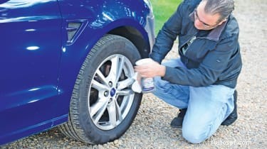 合金ホイールのクリーニングに関する専門ガイド:車のリムをピカピカに保ち、保護する 