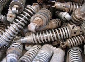 車のショックを交換する時期:主な兆候とパフォーマンス上の利点 