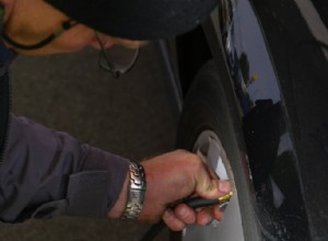 適切なタイヤ空気圧によって燃費、安全性、タイヤの寿命がどのように向上するか 