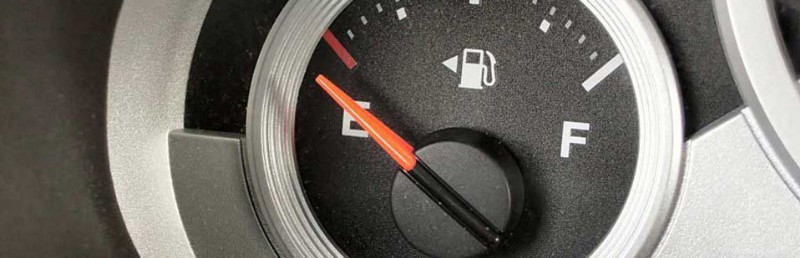 ガソリンが不足していませんか?まだ何キロ移動できるかを予測する 